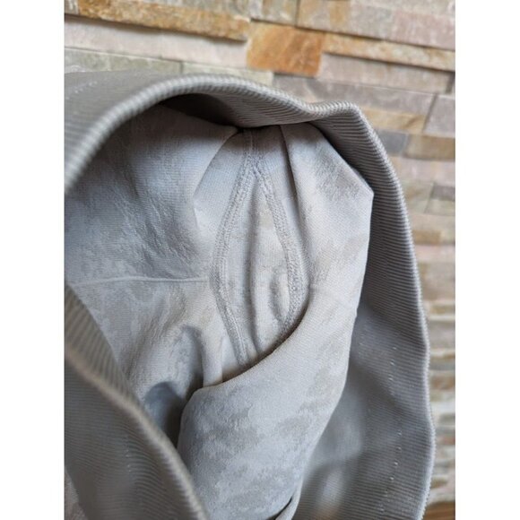 Fabletics Women's High-Waisted Seamless Mist Legging Light Grey Small - Picture 4 of 5